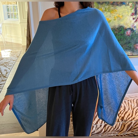 MINNIE ROSE ruana/shawl. Sky Blue. - Picture 2 of 7